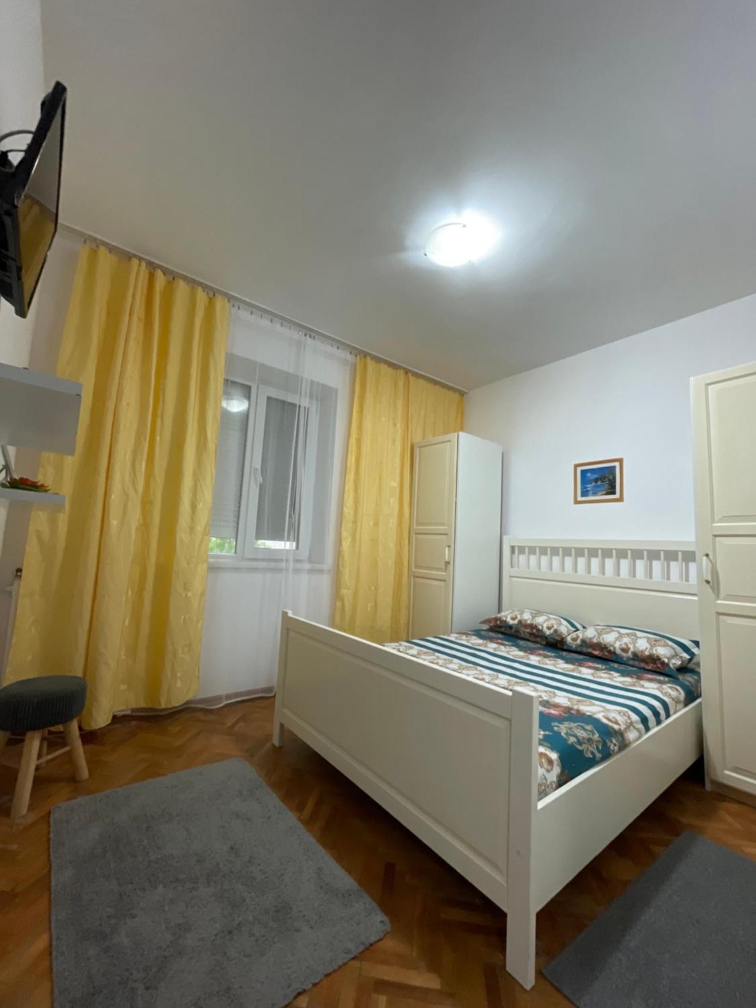 Apartament Nich มันกาเลีย ภายนอก รูปภาพ